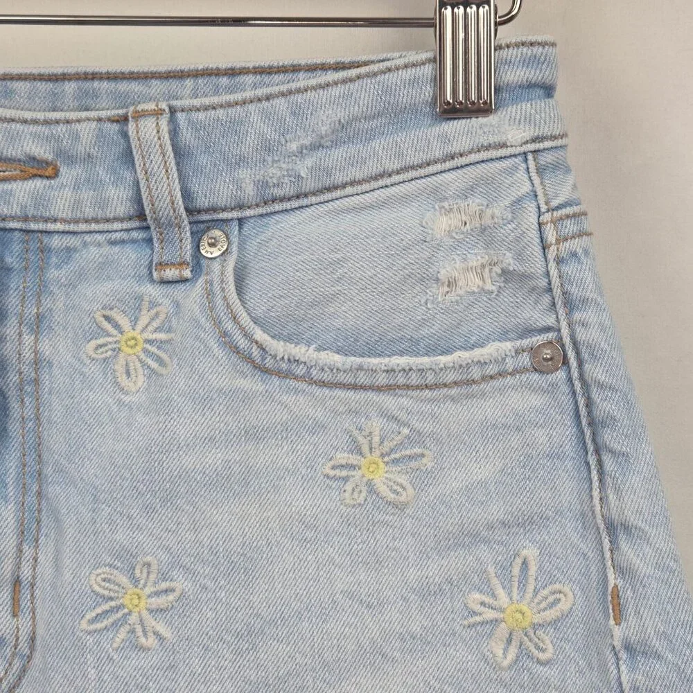 American Eagle Light Wash Daisy Embroidered Denim Shorts Size 4